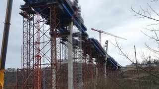 Die Baustelle der Horber Hochbrücke ist möglicherweise Tatort einer illegalen Kletteraktion geworden. (Symboldbild)