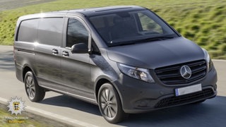 Ein dunkelgrauer Mercedes-Benz Vito. Die Polizei veröffentlicht ein Vergleichsbild des Autos und gofft auf neue Erkenntnisse im Vermisstenfall aus Lichtenstein-Unterhausen.
