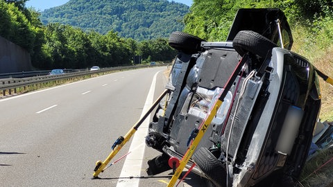 Bei schwerem Verkehrsunfall auf der B27 bei Hechingen gab es vier Verletzte