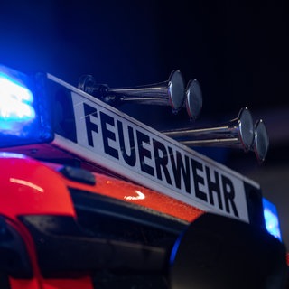 In Rottenburg sind bei einem Brand in der Altstadt zwei Menschen leicht verletzt worden.