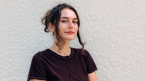 Lea Pflüger ist Reporterin für Hörfunk, Online und Fernsehen beim SWR im Studio Tübingen.