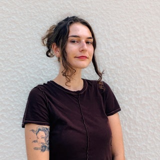 Lea Pflüger ist Reporterin für Hörfunk, Online und Fernsehen beim SWR im Studio Tübingen.