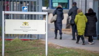 Über die Landeserstaufnahmestelle LEA in Ellwangen gibt es Streit
