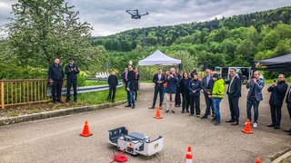 Die Sanierung der B29 bei Lorch im Ostalbkreis hat am Freitag mit einer innovativen Technik begonnen. Auf der Baustelle werden Drohnen für Dokumentation und Sicherheit eingesetzt.