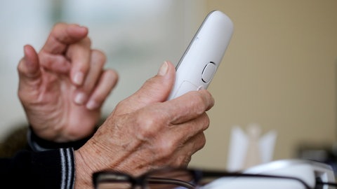 Die Polizei hat in Schemmerhofen drei mutmaßliche Telefonbetrüger festgenommen. 
