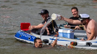 Zahlreiche wilde Nabadar klagen nach dem bunten Wasserumzug auf der Donau in Ulm über Erbrechen und Durchfall