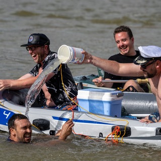 Zahlreiche wilde Nabadar klagen nach dem bunten Wasserumzug auf der Donau in Ulm über Erbrechen und Durchfall