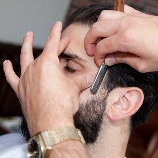 Die Handwerkskammer Ulm will mit Kontrollen verstärkt gegen Schwarzarbeit in Barbershops vorgehen.