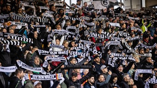 Fans im Donaustadion. Der SSV Ulm 1846 Fußball bringt der Region auch wirtschaftlichen Nutzen. Ein Gutachten hat pro Saison rund 66 Millionen Euro ausgemacht.