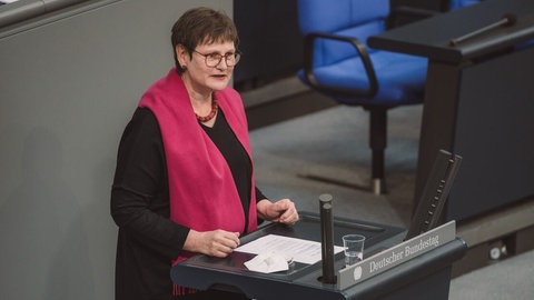 Leni Breymaier (SPD) bei einer Rede im deutschen Bundestag. 2025 Tritt die Politikerin nicht mehr zur Wahl an.