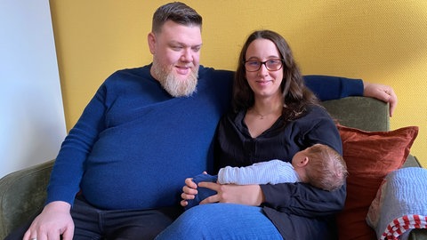 Maxim ist das erste Baby, das im Geburtshaus in Ulm geboren wurde. Jill und Alexander Sander aus Ulm sagen, "Es war eine schöne Geburt." 