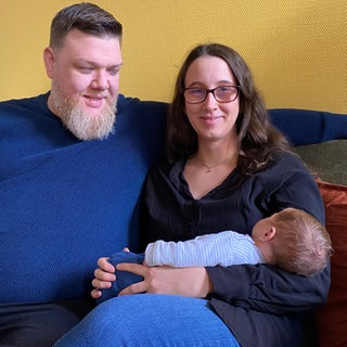 Maxim ist das erste Baby, das im Geburtshaus in Ulm geboren wurde. Jill und Alexander Sander aus Ulm sagen, "Es war eine schöne Geburt." 