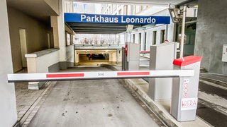 Die Tiefgarageneinfahrt eines Hotels in Ulm. Hier überfuhr der Mann am Mittwoch versehtlich seine Ehefrau.
