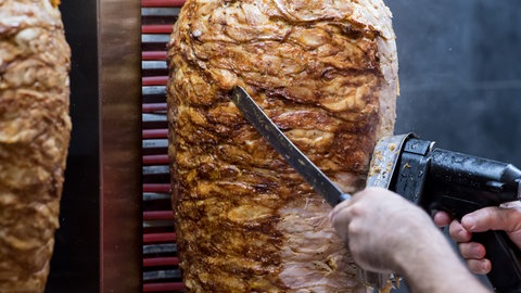 Grillspieß mit Dönerfleisch - so soll er sich nach dem Wunsch der Jugend in Essingen drehen (Symbolfoto)