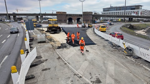 Der Blaubeurer Ring in Ulm wird zur Baustelle. Auch bei den Straßen und Brücken gibt es einen großen Investitionsstau. In Ulm müssen in den kommenden Jahren viele Brücken erneuert werden.
