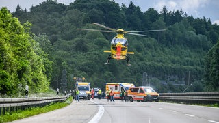 Bei dem Unfall zwischen Aalen-Oberkochen und Westhausen sind fünf Menschen verletzt worden, darunter zwei Kinder. 