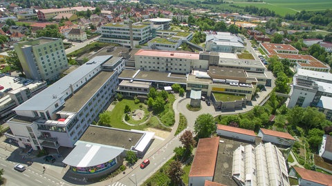 Luftaufnahme des Alb-Donau-Klinikums in Ehingen. Der Kreistag hat beschlossen, dass es einen Ersatzneubau geben soll.