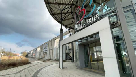 Das Ulmer Blautalcenter (Archivbild) ist am Samstag Schauplatz einer Großübung. Mehr als 1.000 Rettungskräfte proben in dem ehemaligen Einkaufszentrum die Rettung von Verletzten.