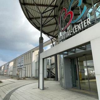 Das Ulmer Blautalcenter (Archivbild) ist am Samstag Schauplatz einer Großübung. Mehr als 1.000 Rettungskräfte proben in dem ehemaligen Einkaufszentrum die Rettung von Verletzten.