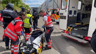 Das Szenario der Rettungskräfte-Großübung in Ulm sieht bewaffnete Täter, Tote und Schwerverletzte vor.