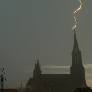 Blitzeinschlag ins Ulmer Münster