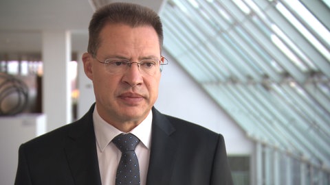 Will sich nicht unter Druck setzen lassen: Der Landrat des Alb-Donau-Kreises, Heiner Scheffold, hat das Ultimatum seines Heidenheimer Amtskollegen verstreichen lassen. 