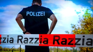 Die Kriminalpolizei hat eine Bande von mutmaßlichen Drogenhändlern und Einbrechern festgenommen. Bei Durchsuchungen in Ulm, Neu-Ulm und dem Alb-Donau-Kreis fanden die Beamten Drogen und Bargeld. (Symbolbild)