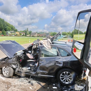 Bei einem tödlichen Verkehrsunfall auf der B 466 am Sontheimer Wirtshäusle (Kreis Heidenheim) ist am Montag ein Autofahrer gestorben.  