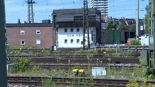 Knapp vier Stunden dauerte am Mittwochmorgen die Stellwerksstörung am Ulmer Hauptbahnhof, danach rollte der Zugverkehr langsam wieder an.