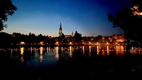 Die Lichterserenade am Samstag wird auch an diesem Schwörwochenende wieder tausende Besucherinnen und Besucher anlocken.