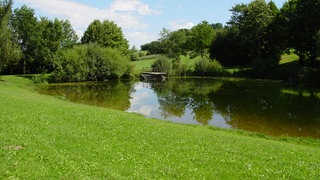 Der Badesee im Schnürpflingen kann wieder genutzt werden. Laut Gesundheitsamt ist eine mikrobiologische Belastung im Badesee nicht mehr nachweisbar.
