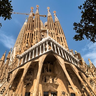 Die noch nicht ganz fertiggestellte Sagrada Familia in Barcelona in Spanien. Der Jesusturm der Basilika soll bald schon der höchste Kirchturm auf der Welt sein - und das Ulmer Münster als Rekordhalter ablösen.