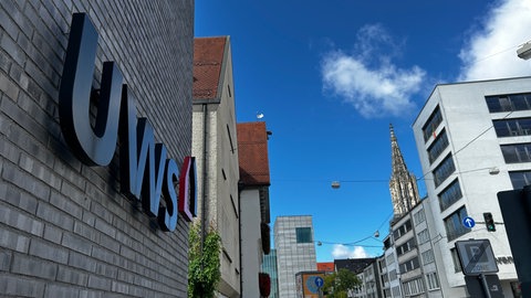 Das Investitionsvolumen bei der Ulmer Wohnungs- und Siedlungs-Gesellschaft liegt in den kommenden Jahren bei 250 Millionen Euro. Auch hier sollen Bürgerinnen und Bürger ihr Kaptial gegen Zinsen zur Verfügung stellen können.