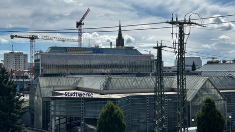 Rund eine Milliarde Euro sollen in den kommenden Jahren bei den Stadtwerken UlmNeu-Ulm in die Energiewende investiert werden. Auch Kapital der Ulmer Bürgerinnen und Bürger könnte dazukommen.