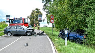 Bei einem Unfall auf der B298 in Mutlangen im Ostalbkreis wurden mehrere Menschen verletzt. Offenbar sind zwei Autos frontal zusammengestoßen.