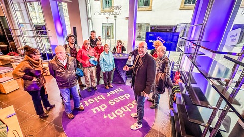 Eine Besuchergruppe zu Gast im PopUp-Studio