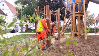 Die Spielplatzkontrolleure der Stadt Giengen an der Brenz sind jetzt noch aufmerksamer. Seit Juli stellen sie immer wieder fest, dass an Spielgeräten Schrauben gelockert wurden. Die Stadtverwaltung hat wegen der Sabotage-Serie auf Spielplätzen Anzeige gegen Unbekannt erstattet.