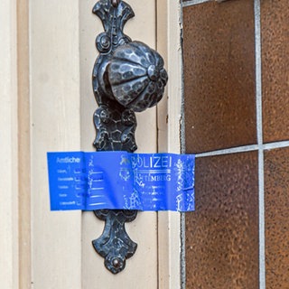 Die Polizei ist von Angehörigen des Opfers und der dringend verdächtigen 78-Jährigen gerufen worden.