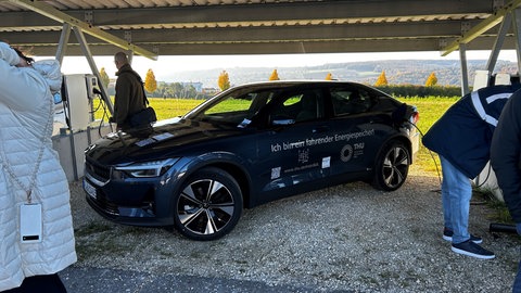 Einige Fahrzeuge unterstützen das bidirektionale Laden bereits. Die THU testet die Technologie in einem deutschlandweit einzigartigen Feldversuch mit eigenem Fuhrpark.