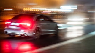 Die Polizei hat in und um Ulm in  der Nacht von Samstag auf Sonntag mehrere Autoposertreffen verhindert (Symbolfoto).
