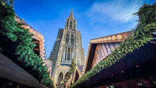 Der Ulmer Weihnachtsmarkt auf dem Münsterplatz beginnt am 24. November 2025 (Archivfoto).