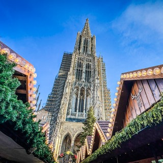 Der Ulmer Weihnachtsmarkt auf dem Münsterplatz beginnt am 24. November 2025 (Archivfoto).