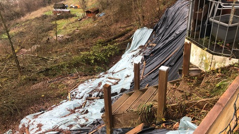 Das vom Hangrutsch bedrohte Gelände soll mit Mikropfählen gesichert werden, so die Empfehlung der Geotechniker.