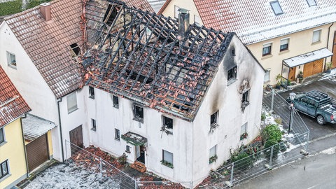 So sah der Einsatzort am Tag nach dem Feuer aus. Das Einfamilienhaus brannte komplett aus. 
