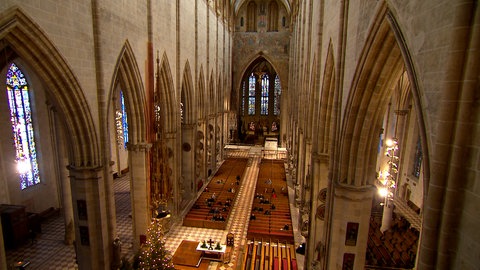 Noch einmal ist der Innenraum des Ulmer Münsters unverstellt zu sehen.