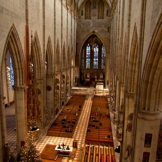 Noch einmal ist der Innenraum des Ulmer Münsters unverstellt zu sehen.