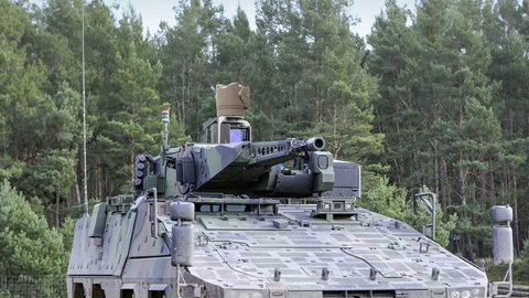 HENSOLDT liefert digitale Sichtsysteme, unter anderem für den Panzer "Schakal".