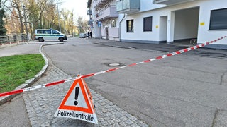 Die Polizei hatte am Ort des tödlichen Streits Spuren am Neu-Ulmer Donauufer gesichert und die Umgebung großräumig abgesperrt (Archivbild)