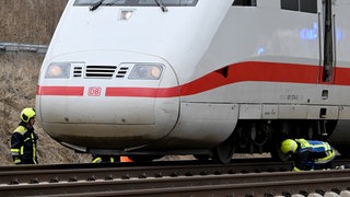 Bei dem ICE von München nach Karlsruhe war eine Bremse heißgelaufen. Deshalb wurde der Zug geräumt.