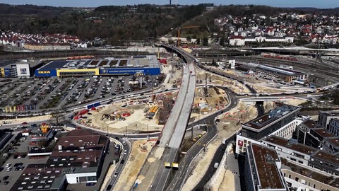 Im Stadtgebiet von Ulm gibt es Baustellen über Baustellen. Für viele Autofahrer ist Ulm gleichbedeutend mit: Stau, Umleitungen und Frust. 
